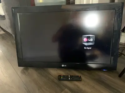 Lg 32” LCD TV With Remote – Fully Working